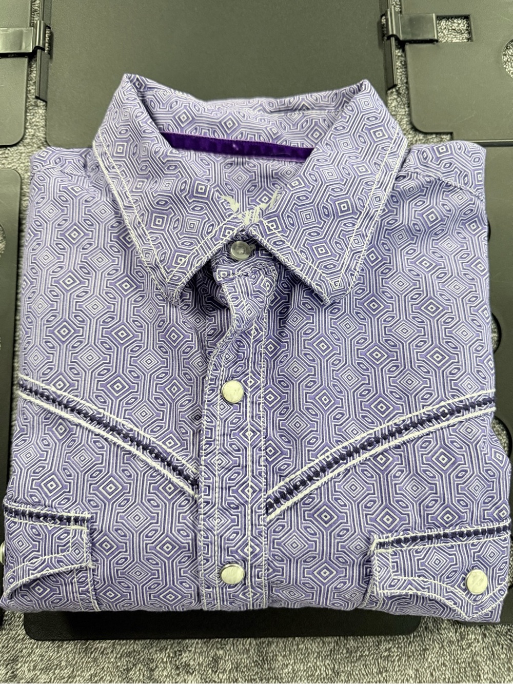 1316 Wrangler Rock 47 Men's Purple Geo-Print Casual Button-Down Shirt